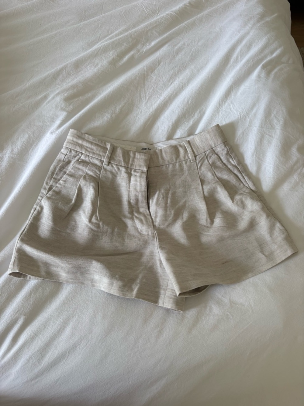 Aritzia Effortless Mini Short Linen in Ecru
